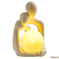 Luminária Estatueta Abstrata de Casal Abraçados em Cerâmica