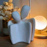 Escultura de Casal Almas Gêmeas Abraçados em Cerâmica  — Promoção