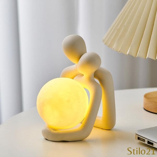 Luminária Estatueta Abstrata de Casal Abraçados em Cerâmica