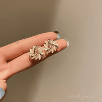 Brinco Flor – Pétalas de Opala Branco