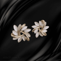 Brinco Flor – Pétalas de Opala Branco
