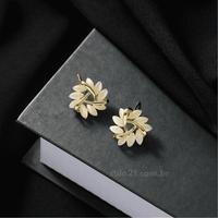 Brinco Flor – Pétalas de Opala Branco