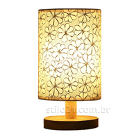 Luminária de Mesa com Cúpula de Linho e Madeira Natural – Produto Exclusivo!